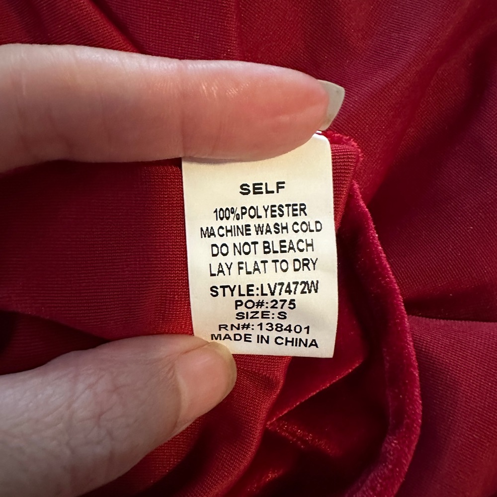 🌹NWOT Vada Winter Bright Red Velvet Crochet Kimono - Picture 6 of 6